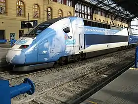 La rame 259, portant le pelliculage publicitaire EDF Bleu ciel sur ses motrices (en 2008), vue en gare de Marseille-Saint-Charles.