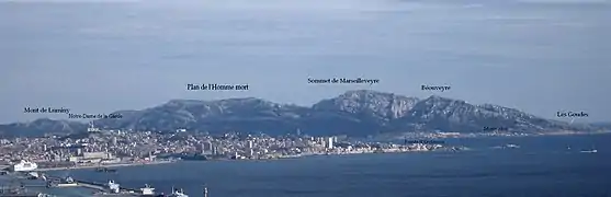 Les Goudes (à l'extrémité droite de la rade de Marseille)