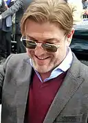 Sean Bean interprète Douglas Bennett