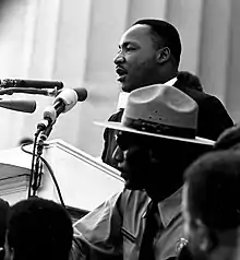 Martin Luther King prononçant son discours.