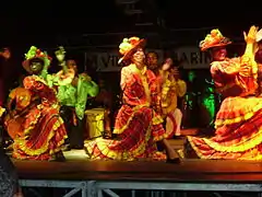 Costumes de Carnaval inspirés du costume traditionnel martiniquais en madras.