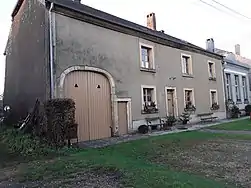 Maison à Martué avec son usoir.