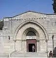 Entrée de l'église du Sépulcre de Marie.