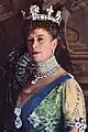 La reine Mary portant la couronne sans les arches (1914).