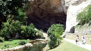 Grotte du Mas-d'Azil, creusée par l'Arize.
