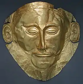 Masque funéraire mycénien en feuille d'or, dit « masque d'Agamemnon ».