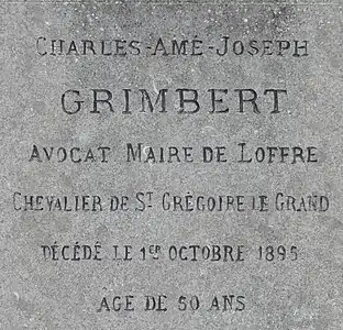 Détail de la stèle de Charles Grimbert.