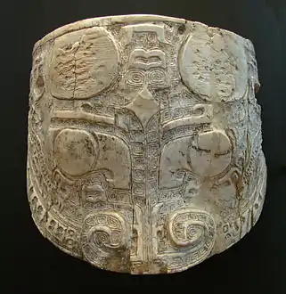 Masque taotie, ivoire. Dynastie Shang XIe siècle av. n.è. Chine.