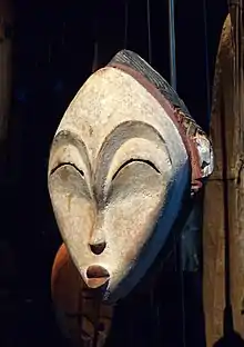 Masque blanc. Culture punu, fin XIXe début XXe siècle, Gabon