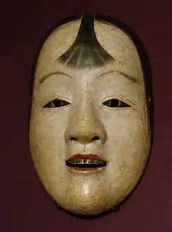 Masque du théâtre Nô représentant un adolescent. Époque d'Edo 1603 - 1868, bois laqué et peint. Japon.