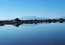 Depuis l'étang de Salses-Leucate, Saint-Laurent-de-la-Salanque.