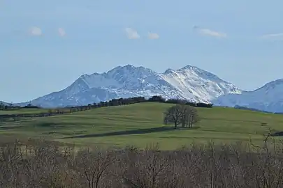 Le massif de Tabe vu depuis Verniolle.