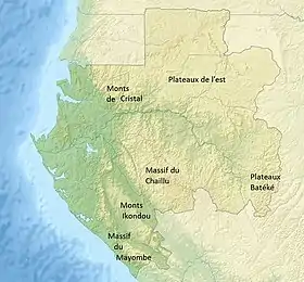 Carte topographique du Gabon, avec la chaîne du Mayombe se prolongeant au-delà de la frontière au sud.