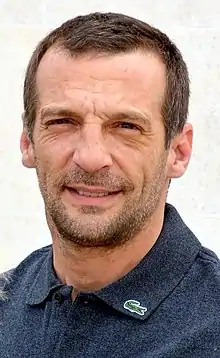 Mathieu Kassovitz interprète Guillaume Debailly, dit « Malotru ».