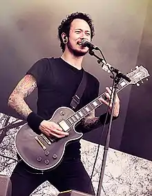 Description de l'image Matt Heafy live 2012.jpg.