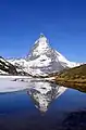 Le Cervin (Matterhorn), à la frontière de l'Italie et de la Suisse, est l'archétype du modelé glaciaire de type horn