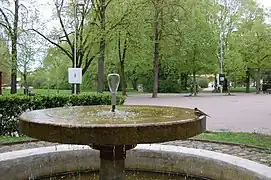 La fontaine de Matteus en 2021. Le Keskpark en arrière-plan