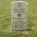 La pierre tombale du récipiendaire de la médaille d'honneur Matthieu Leonard.