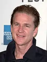 Matthew Modine interprète le Dr Martin Brenner.