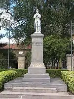 Poilu au repos (monument aux morts)