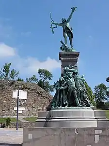 Monument commémoratif de la bataille de Wattignies(en) « Monument La Victoire de Wattignies à Maubeuge », sur René et Peter van der Krogt