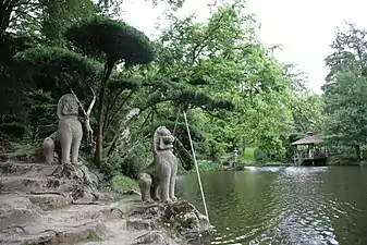 Aujourd'hui les sculptures khmères au parc de Maulévrier.