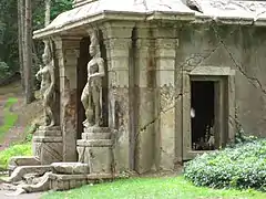 Temple Khmer composé d'éléments hybrides, moulés à Angkor et recomposé.