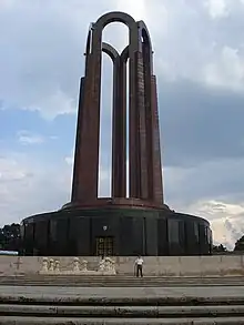 Parc Carol : ancien mausolée des dignitaires communistes converti en monument aux morts de la Première Guerre mondiale.