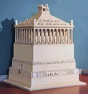 Maquette du mausolée d'Halicarnasse au musée d'archéologie sous-marine du château Saint-Pierre à Bodrum.