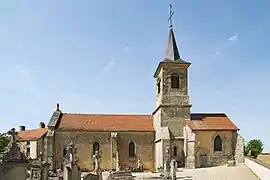 Côté sud avec le clocher adossé à la chapelle droite.