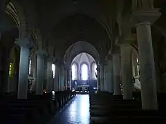 Nef de l'église du bourg.