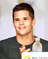 Max Carver interprète Aiden