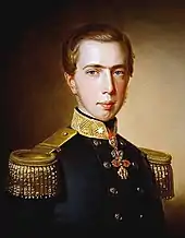 âgé de 21 ans, l'archiduc pose en buste en uniforme de la marine autrichienne