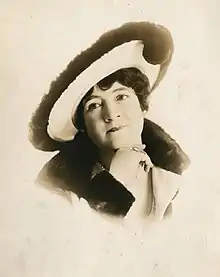 Description de l'image May Wallace, stage actress (SAYRE 10047).jpg.