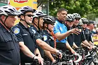  Un groupe de cycliste de la police