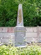 Monument aux morts, au cimetière.