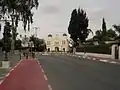 La synagogue vue de la Sderot Rothschild.