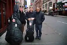 Ron McClure, Johnny Alegre, drummer Billy Hart sont dans une rue de New York