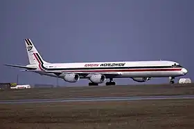 Un Douglas DC-8-71 (F) d':Emery Worldwide (en), similaire à celui impliqué dans l'accident.