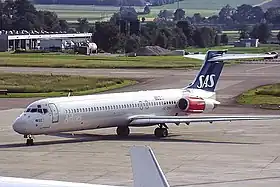 SE-DMA, le MD-87 de SAS impliqué dans l'accident, ici à l'aéroport international de Zurich en juin 1999.