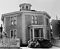 Maison en béton - la construction en «mur de gravier» de Fowler - avec l'enduit de ciment marqué pour ressembler à de la maçonnerie.  McElroy Octagon House, San Francisco, California (construite en 1861).