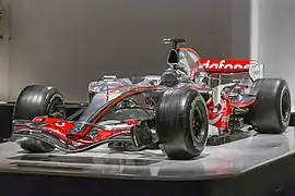 La McLaren MP4-22 de 2007 avec le no 1 de champion du monde en titre.