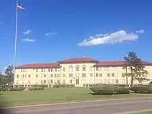 Photo couleur du McNair Hall à Fort Sill