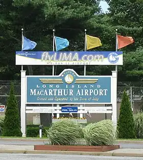 Panneau d'entrée de l'aéroport.