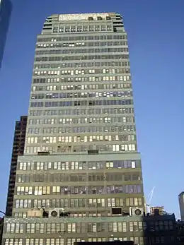 Le plus grand des deux bâtiments du McGraw-Hill Building.