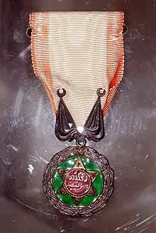 Insigne de l'ordre du Mérite militaire chérifien portée par les spahis marocains.