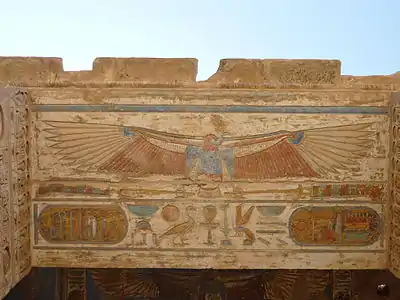 Le nom de Ramsès III sous la protection de Nekhbet - plafond de Médinet Habou - XXe dynastie.