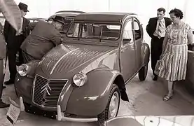 Pierre Ingueneau (1925), directeur des fabrications Citroën a réalisé l'industrialisation de la Citroën 2 CV.