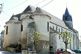 Chevet et face nord de la collégiale.