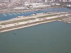 Vue générale de l'unique piste de Meigs Field après sa destruction.